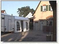 Gut zu sehen der "Dom" des Festzeltes